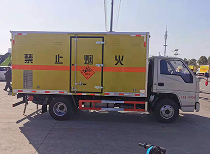 伊宁县爆破器材运输车技术升级与安全合规新趋势